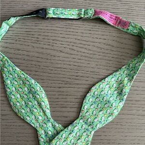 Green Easter Print men’s Bow Tie
